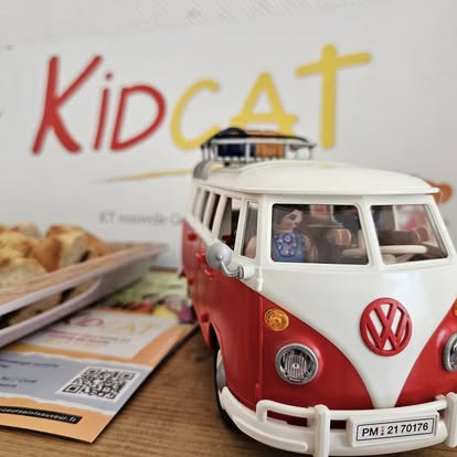 Minibus Kidcat accueillant les enfants après l’école